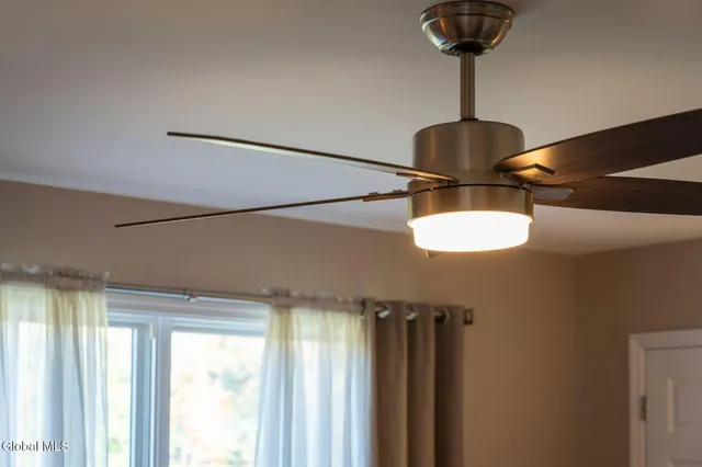 $2,300 | 166 Jefferson Street, Unit 4, Saratoga Springs, NY 12866