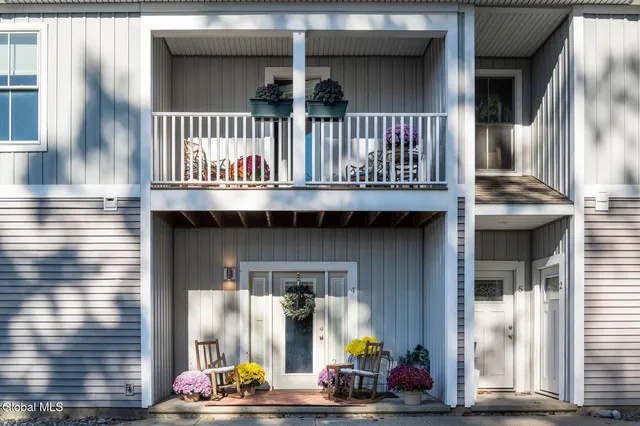 $2,300 | 166 Jefferson Street, Unit 4, Saratoga Springs, NY 12866