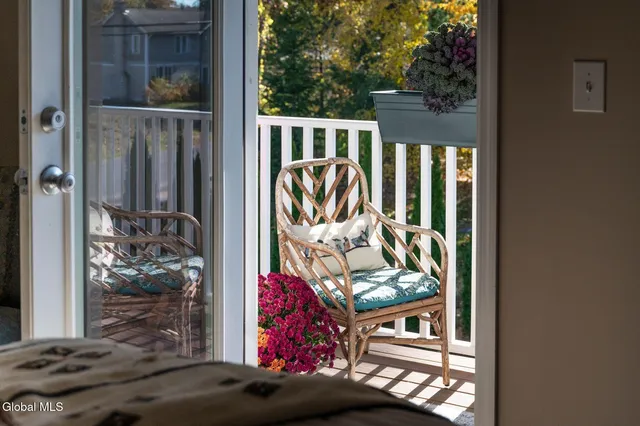 $2,300 | 166 Jefferson Street, Unit 4, Saratoga Springs, NY 12866