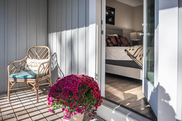 $2,300 | 166 Jefferson Street, Unit 4, Saratoga Springs, NY 12866