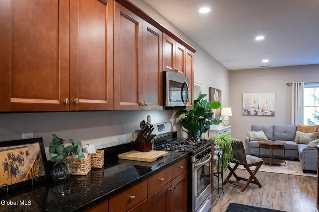 $2,300 | 166 Jefferson Street, Unit 4, Saratoga Springs, NY 12866