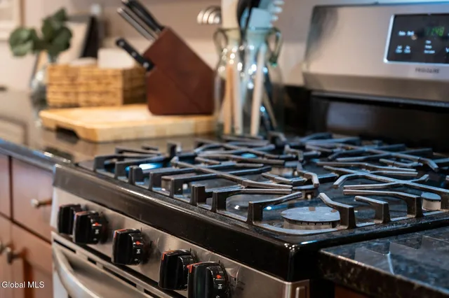 $2,300 | 166 Jefferson Street, Unit 4, Saratoga Springs, NY 12866