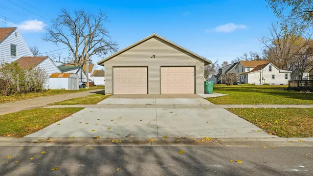 $159,900 | 37 5th Street Southeast, Wells, MN 56097