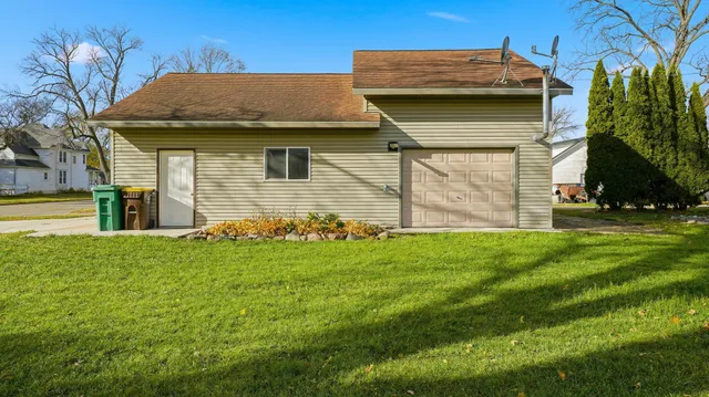 $159,900 | 37 5th Street Southeast, Wells, MN 56097