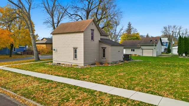 $159,900 | 37 5th Street Southeast, Wells, MN 56097