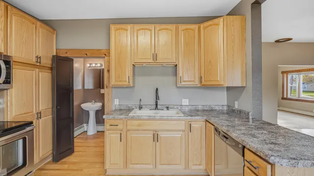 $159,900 | 37 5th Street Southeast, Wells, MN 56097