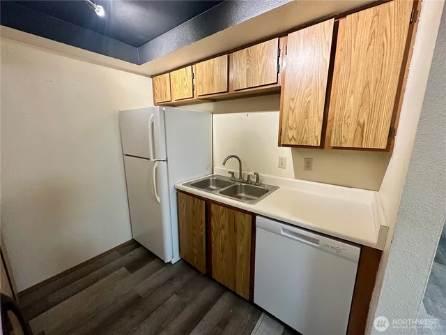view of a utility room with washer and dryer