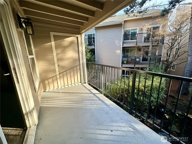 $220,000 | 19851 25th Avenue Northeast, Unit 204, Shoreline, WA 98155