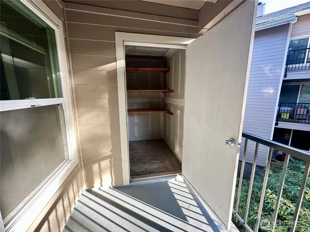 $220,000 | 19851 25th Avenue Northeast, Unit 204, Shoreline, WA 98155