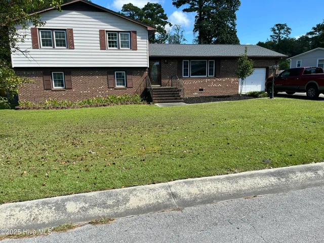 $340,000 | 102 Fairway Road, Jacksonville, NC 28546