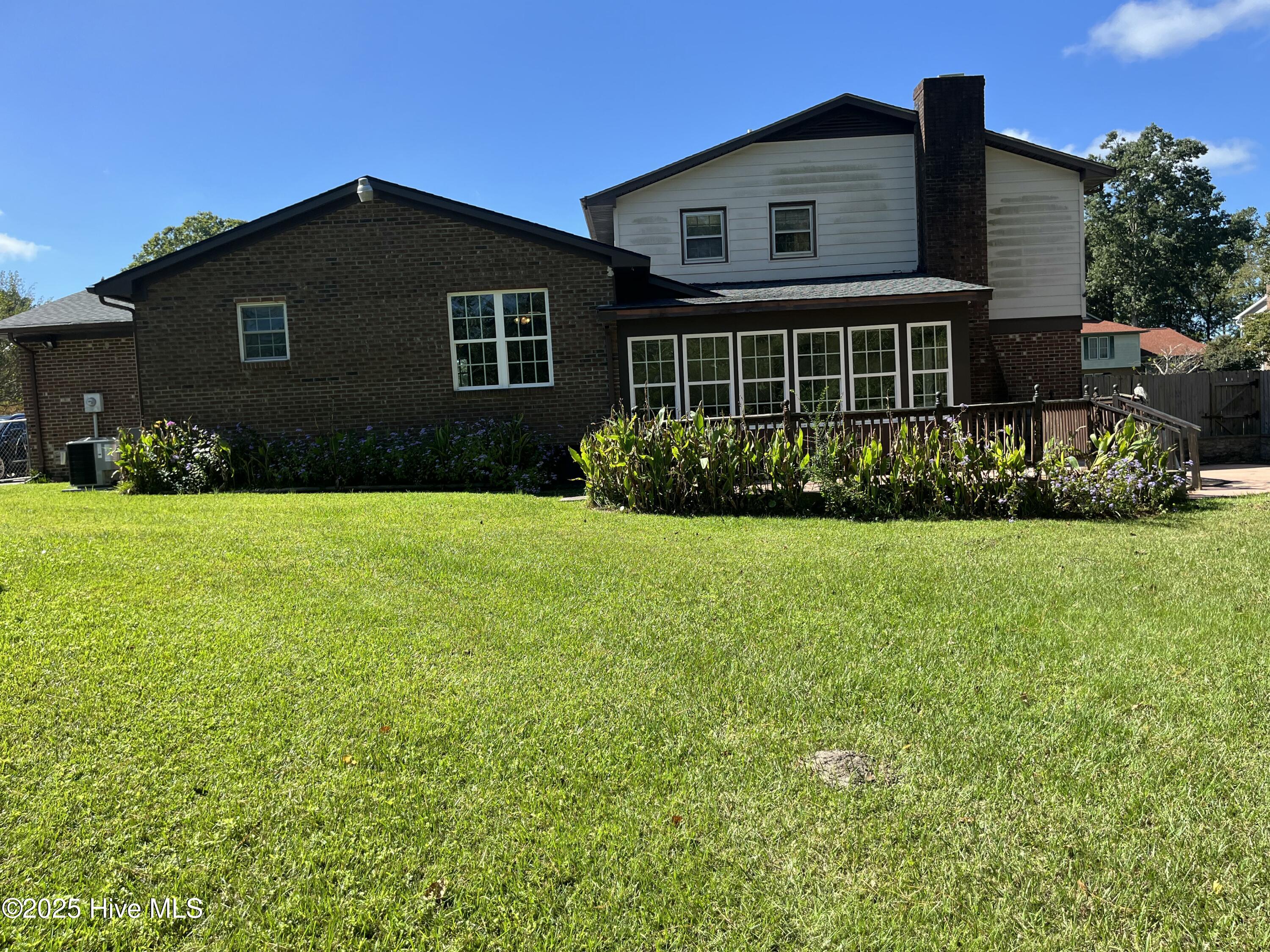 102 Fairway Road Jacksonville, NC 28546 - Photo 11 of 17 20251003_160019092_iOS