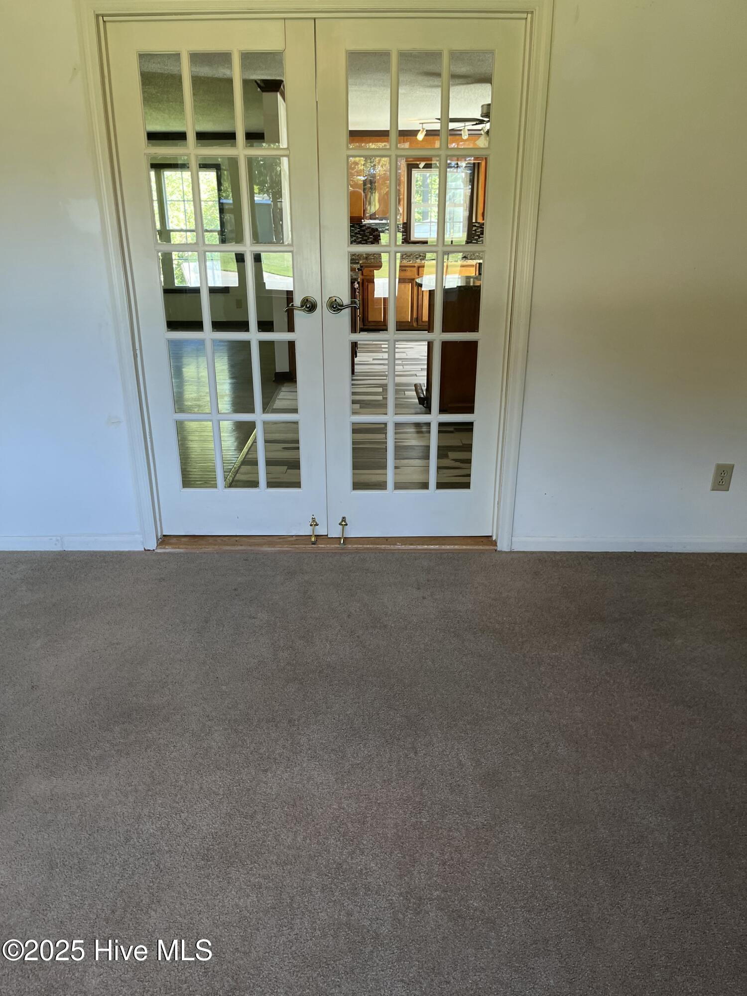 102 Fairway Road Jacksonville, NC 28546 - Photo 12 of 17 20251003_154610524_iOS