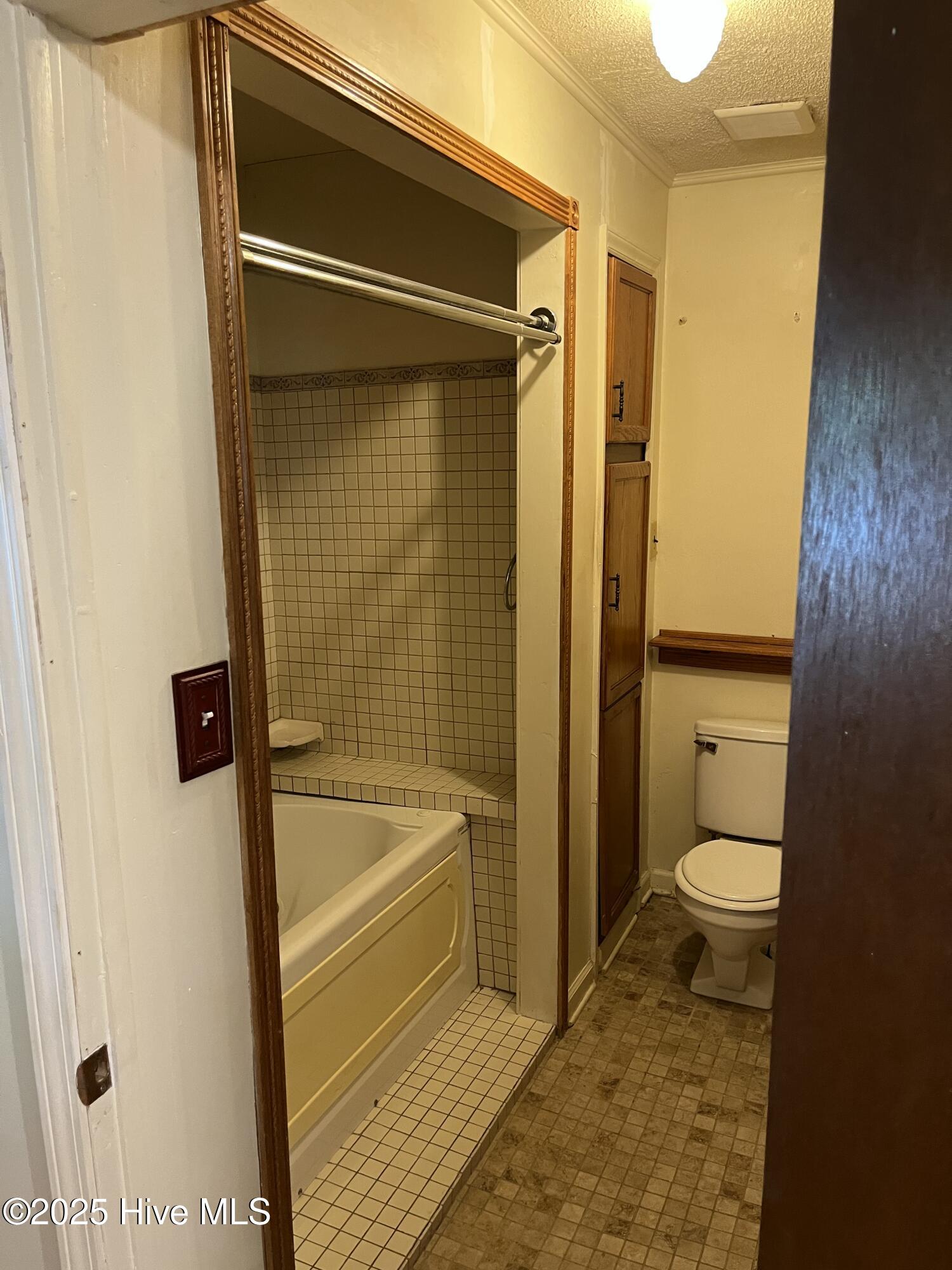 102 Fairway Road Jacksonville, NC 28546 - Photo 13 of 17 20251003_161014070_iOS