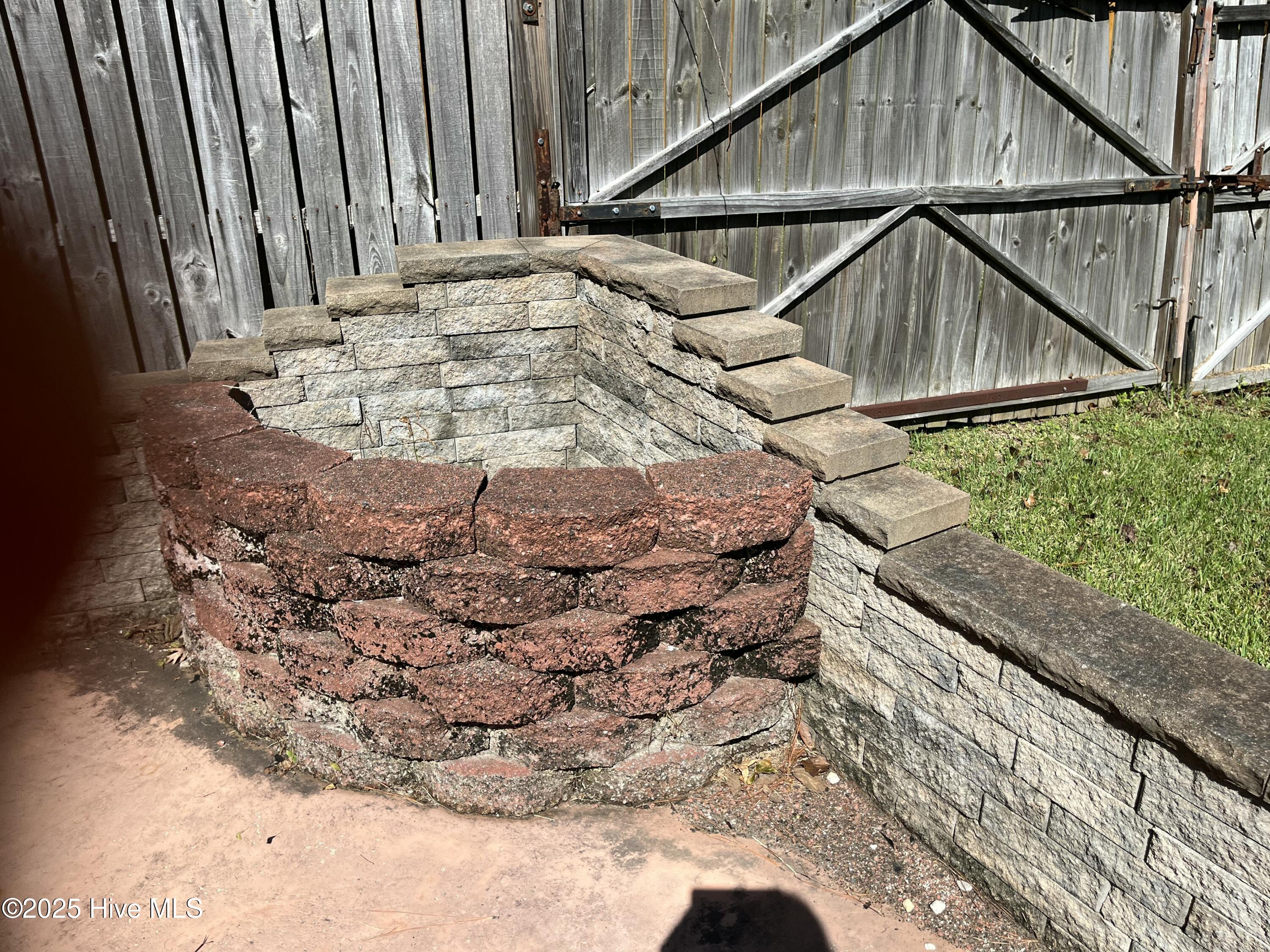 102 Fairway Road Jacksonville, NC 28546 - Photo 3 of 17 20251003_155928909_iOS