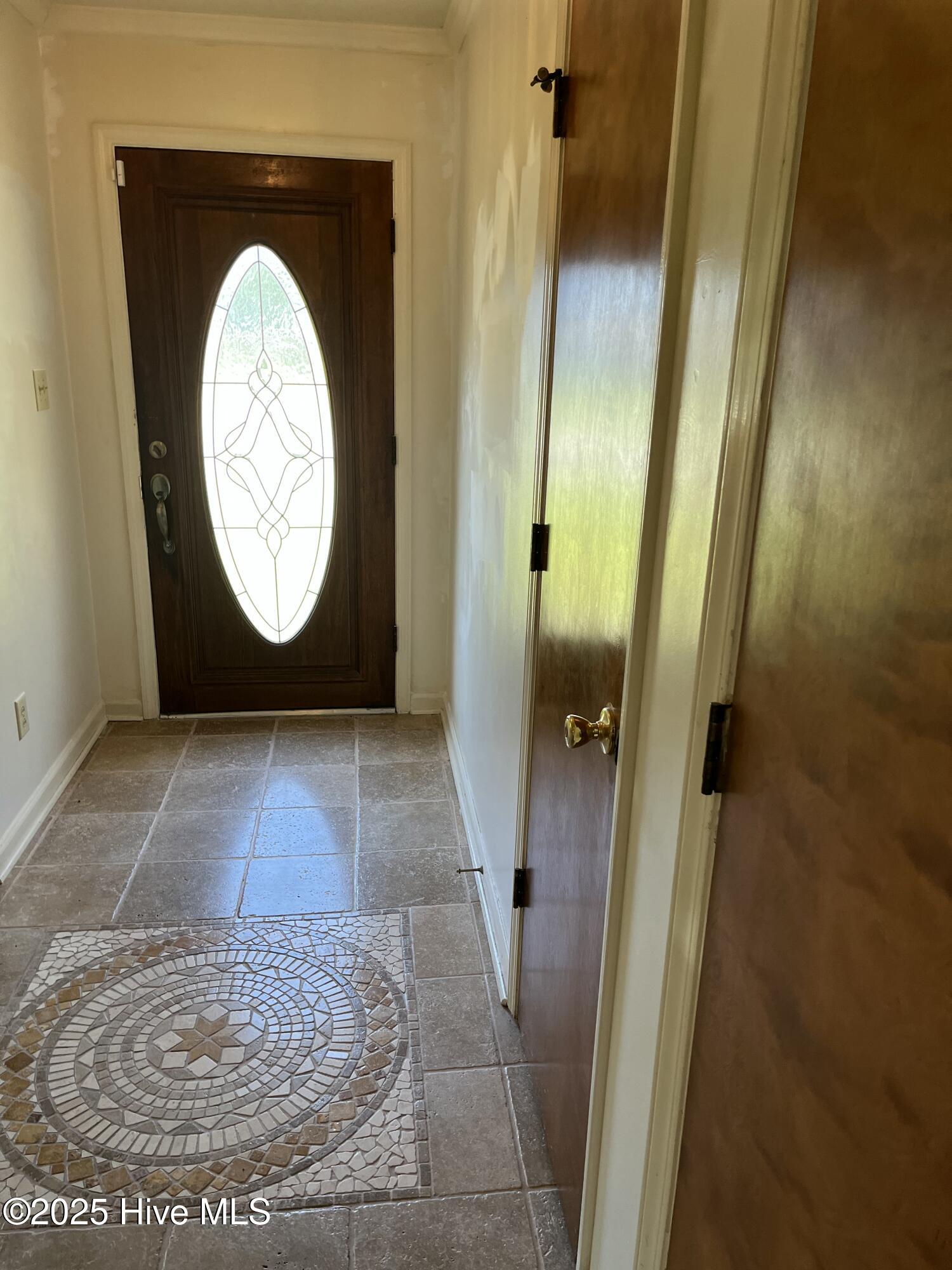 102 Fairway Road Jacksonville, NC 28546 - Photo 5 of 17 FOYER