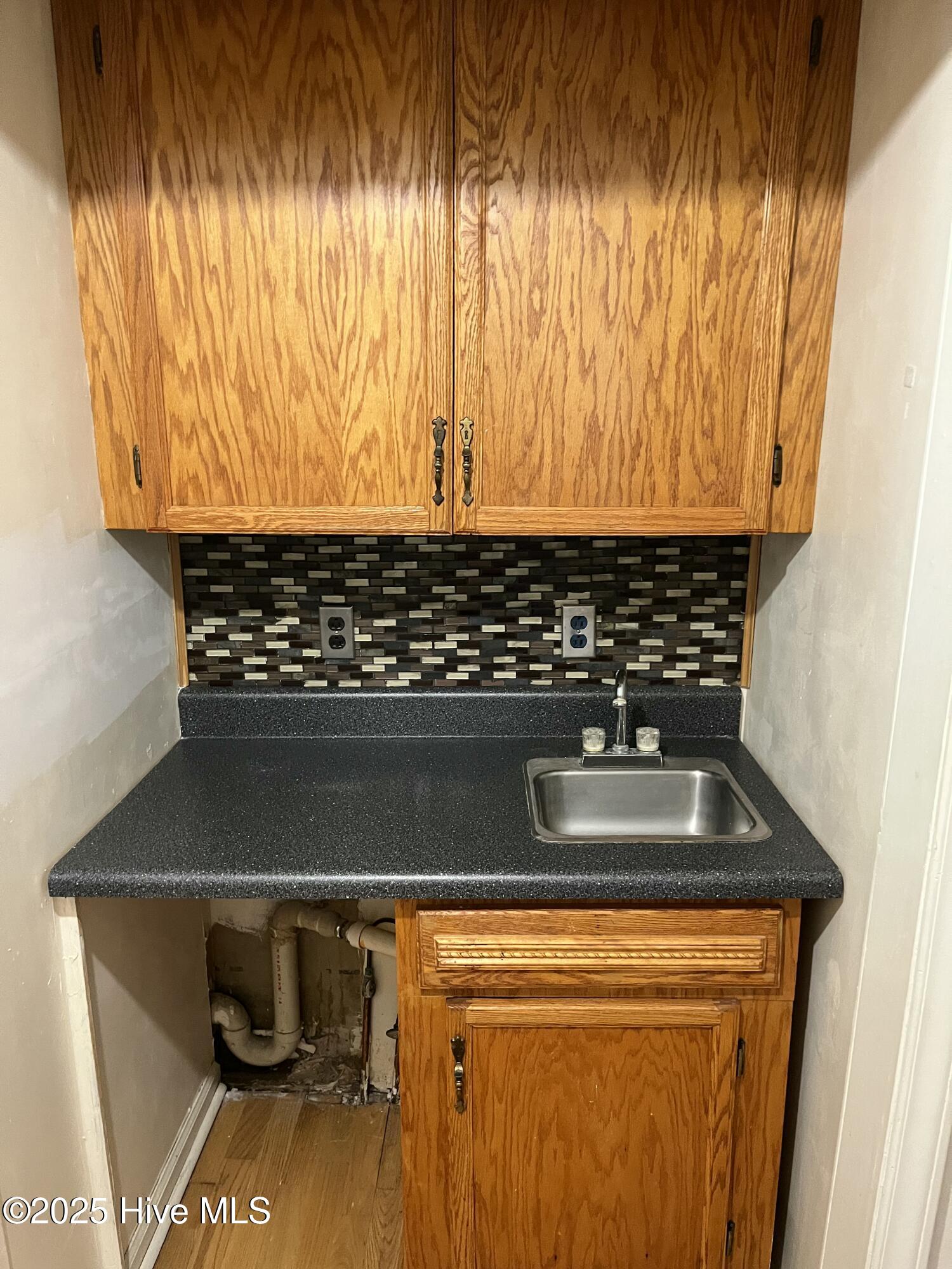 102 Fairway Road Jacksonville, NC 28546 - Photo 8 of 17 WET BAR