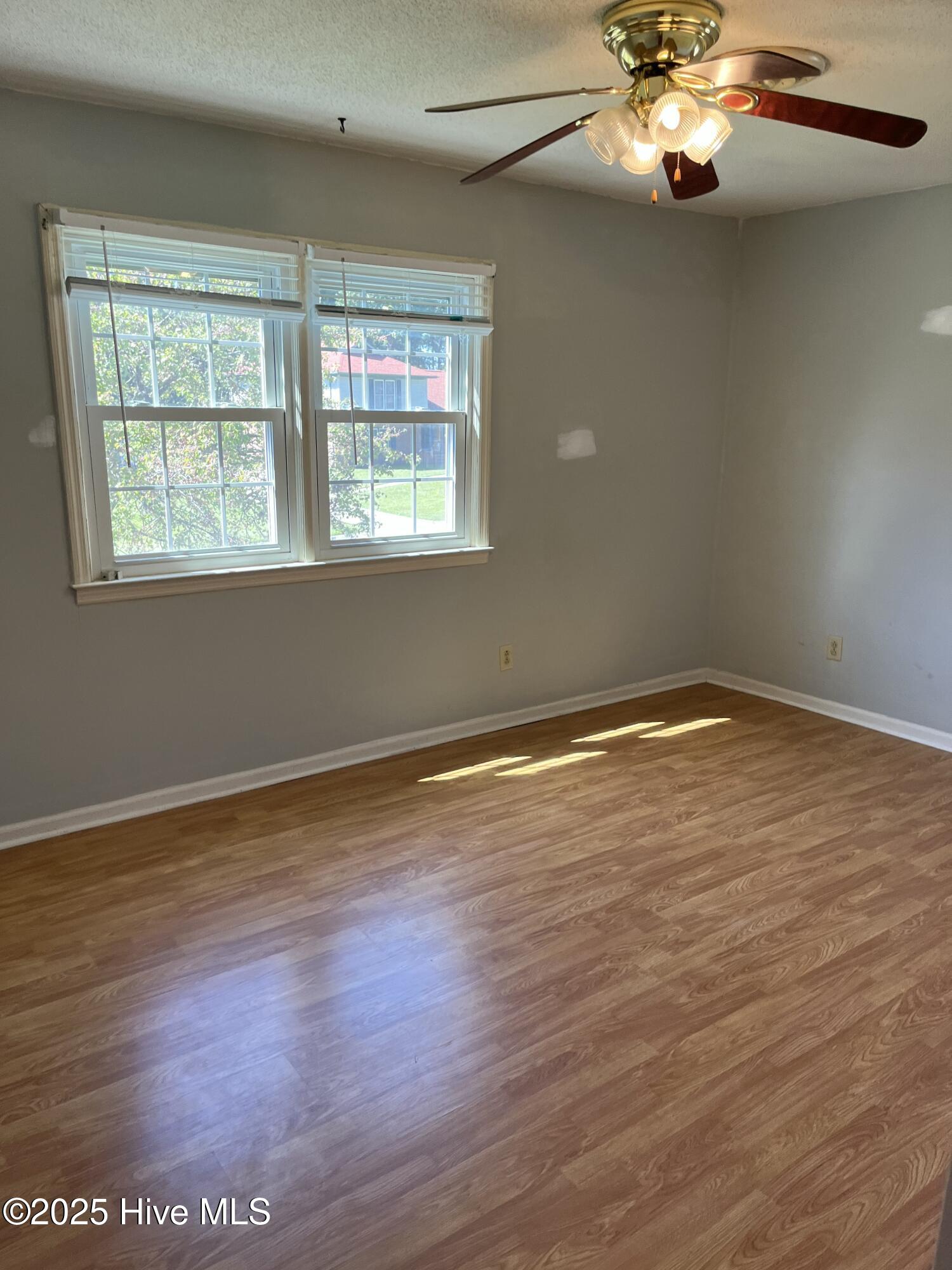 102 Fairway Road Jacksonville, NC 28546 - Photo 10 of 17 20251003_161710769_iOS