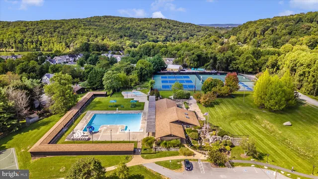 $819,999 | 6832 Woodridge Road, New Market, MD 21774