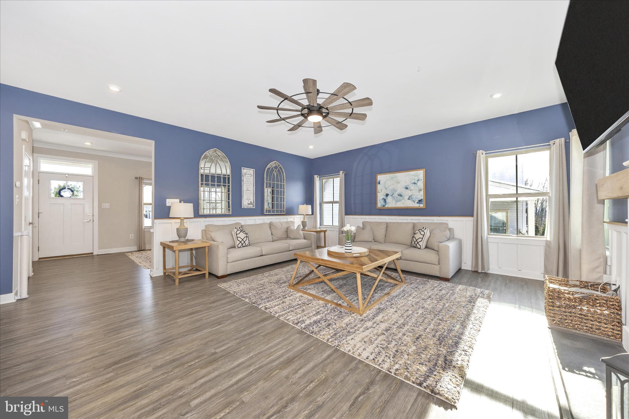 6832 Woodridge Road New Market, MD 21774 - Photo 9 of 49 Living Room