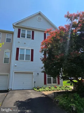 $2,850 | 2545 Logan Wood Drive, Herndon, VA 20171