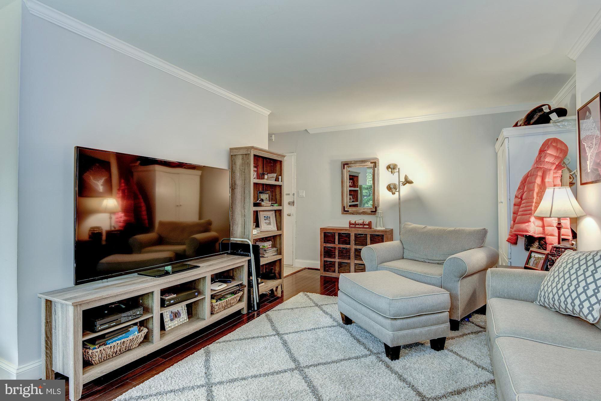 4000 Tunlaw Road Northwest, Unit 428 Washington, DC 20007 - Photo 3 of 8 Living Room