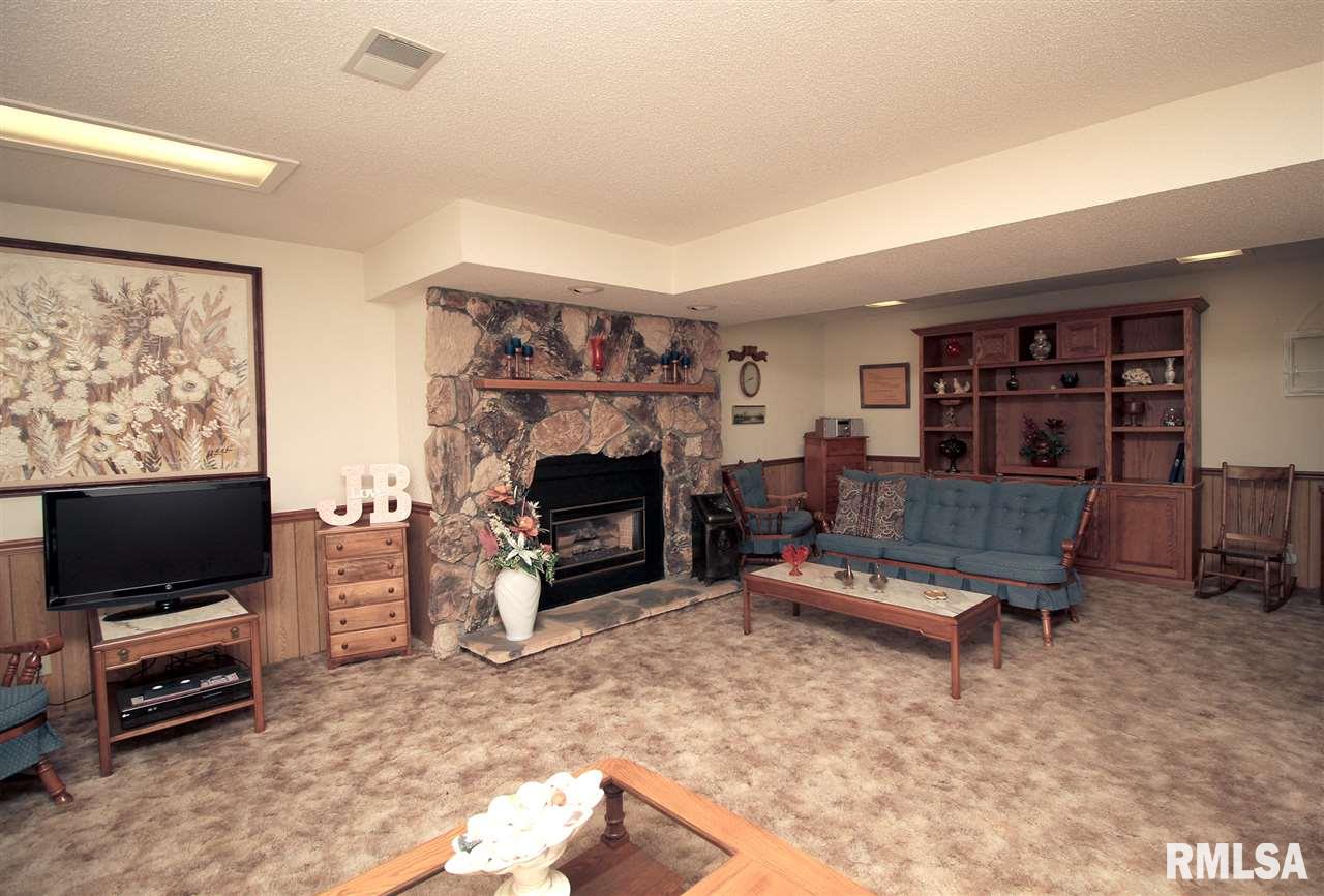 3613 Valley Lane Clinton, IA 52732 - Photo 8 of 12 Gallery Image 8