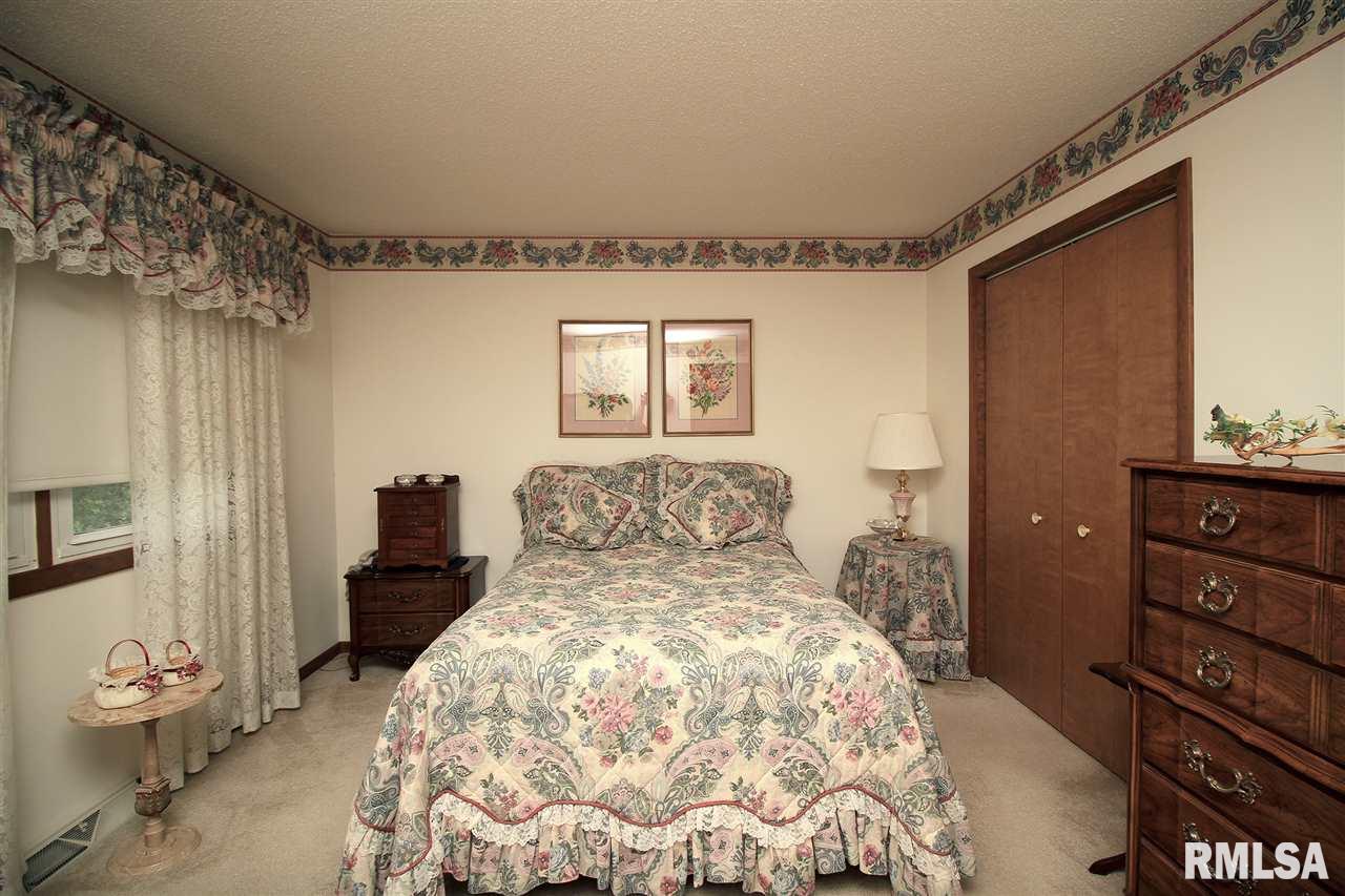3613 Valley Lane Clinton, IA 52732 - Photo 9 of 12 Gallery Image 9