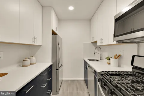 $290,000 | 2400 41st Street Northwest, Unit 212, Washington, DC 20007