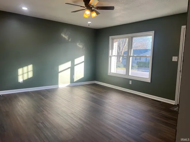 $209,900 | 302 West Maple Street, Washington, IN 47501