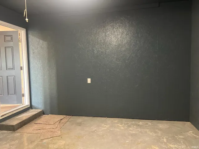 $209,900 | 302 West Maple Street, Washington, IN 47501