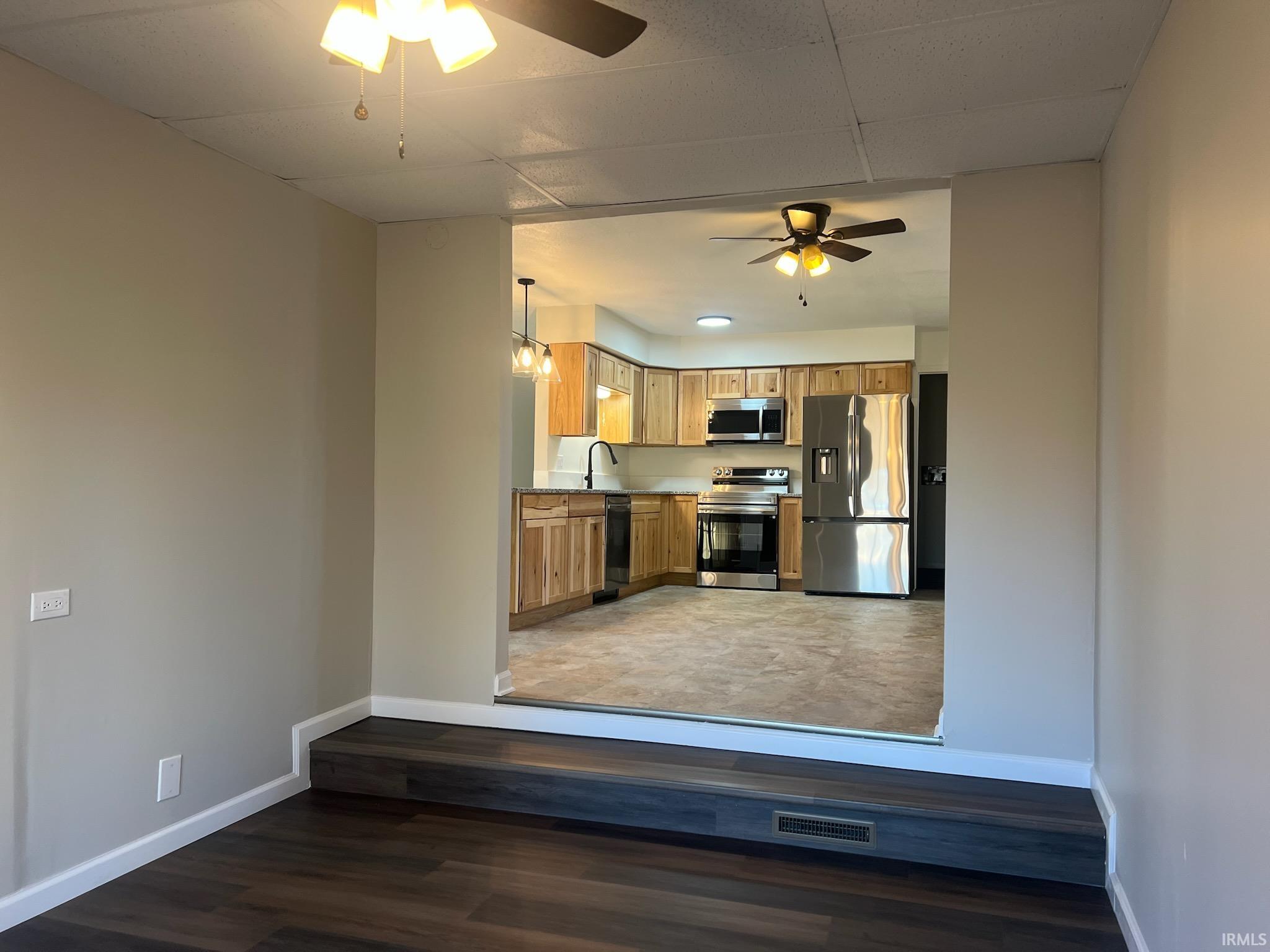 302 West Maple Street Washington, IN 47501 - Photo 9 of 30