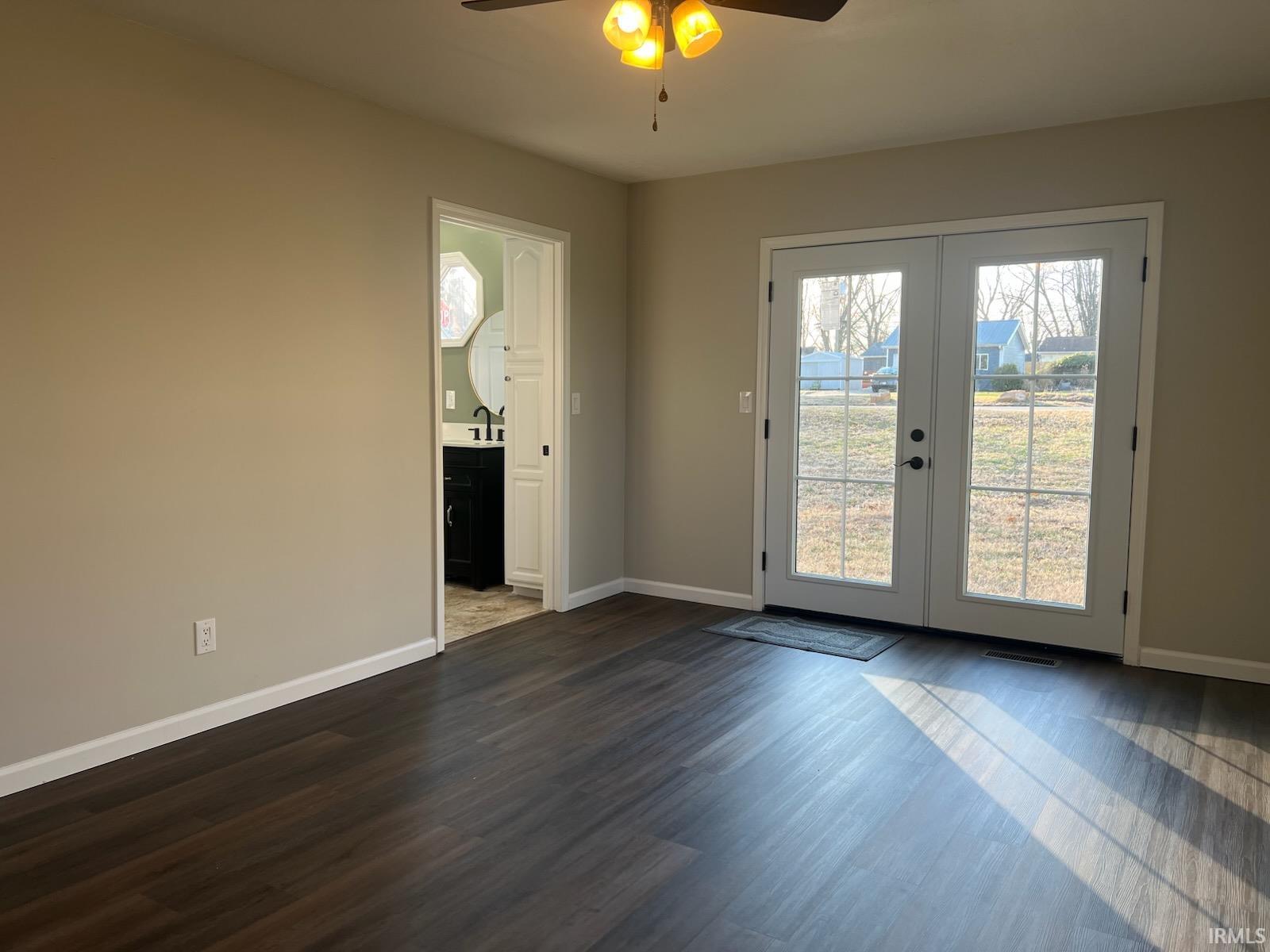 302 West Maple Street Washington, IN 47501 - Photo 10 of 30