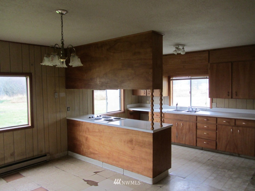 2804 Henderson Road Bellingham, WA 98226 - Photo 13 of 22 Gallery Image 13