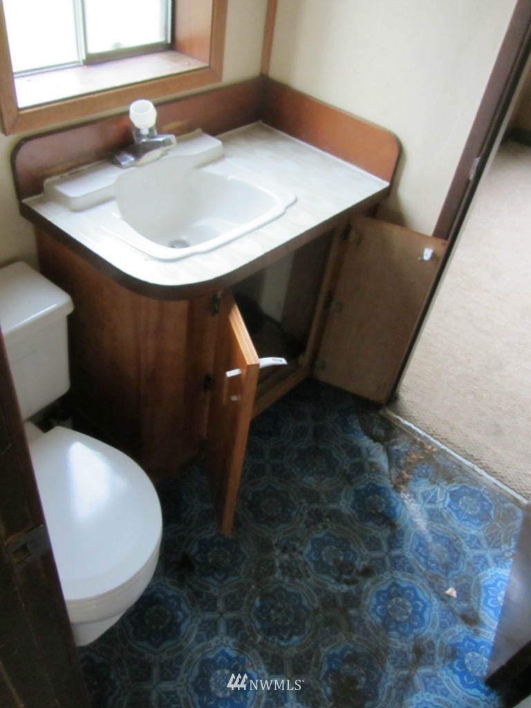 2804 Henderson Road Bellingham, WA 98226 - Photo 14 of 22 Gallery Image 14