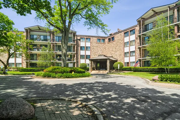 $255,000 | 250 West Parliament Place, Unit 216, Mount Prospect, IL 60056