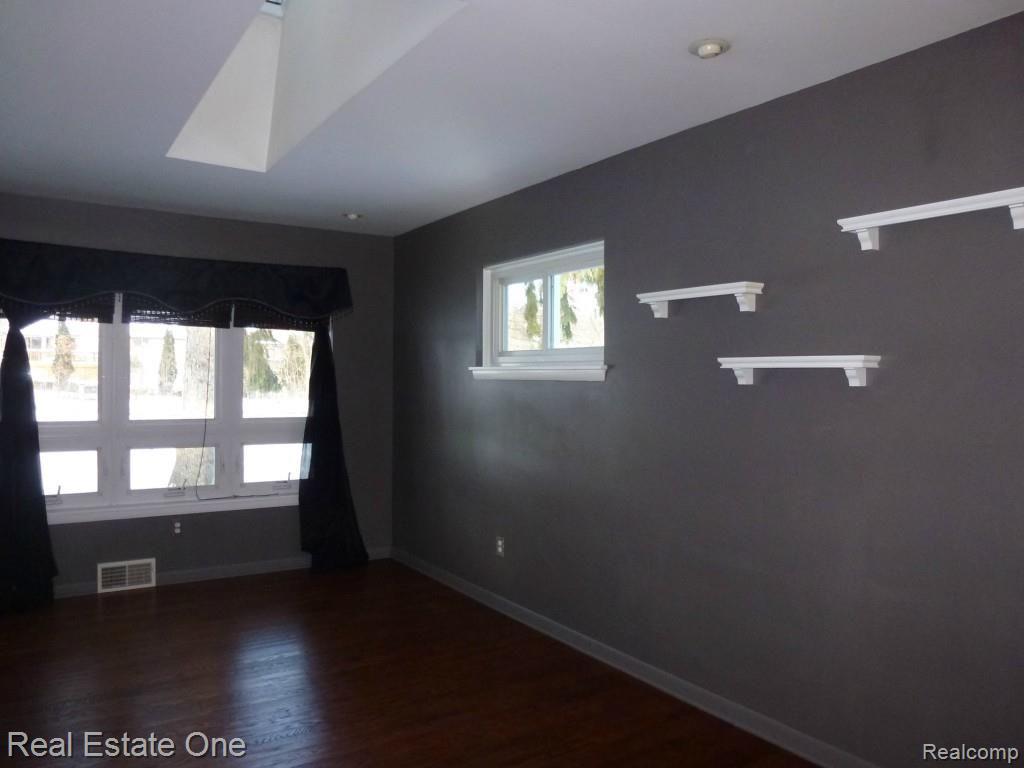 970 Bloomer Road Rochester, MI 48307 - Photo 9 of 30 025.jpg