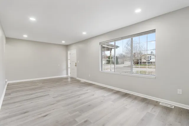 $399,900 | 1735 Crestline Drive, Troy, MI 48083