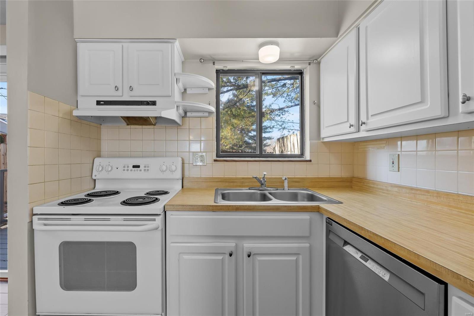 879 Portsdown Road Ballwin, MO 63011 - Photo 12 of 39