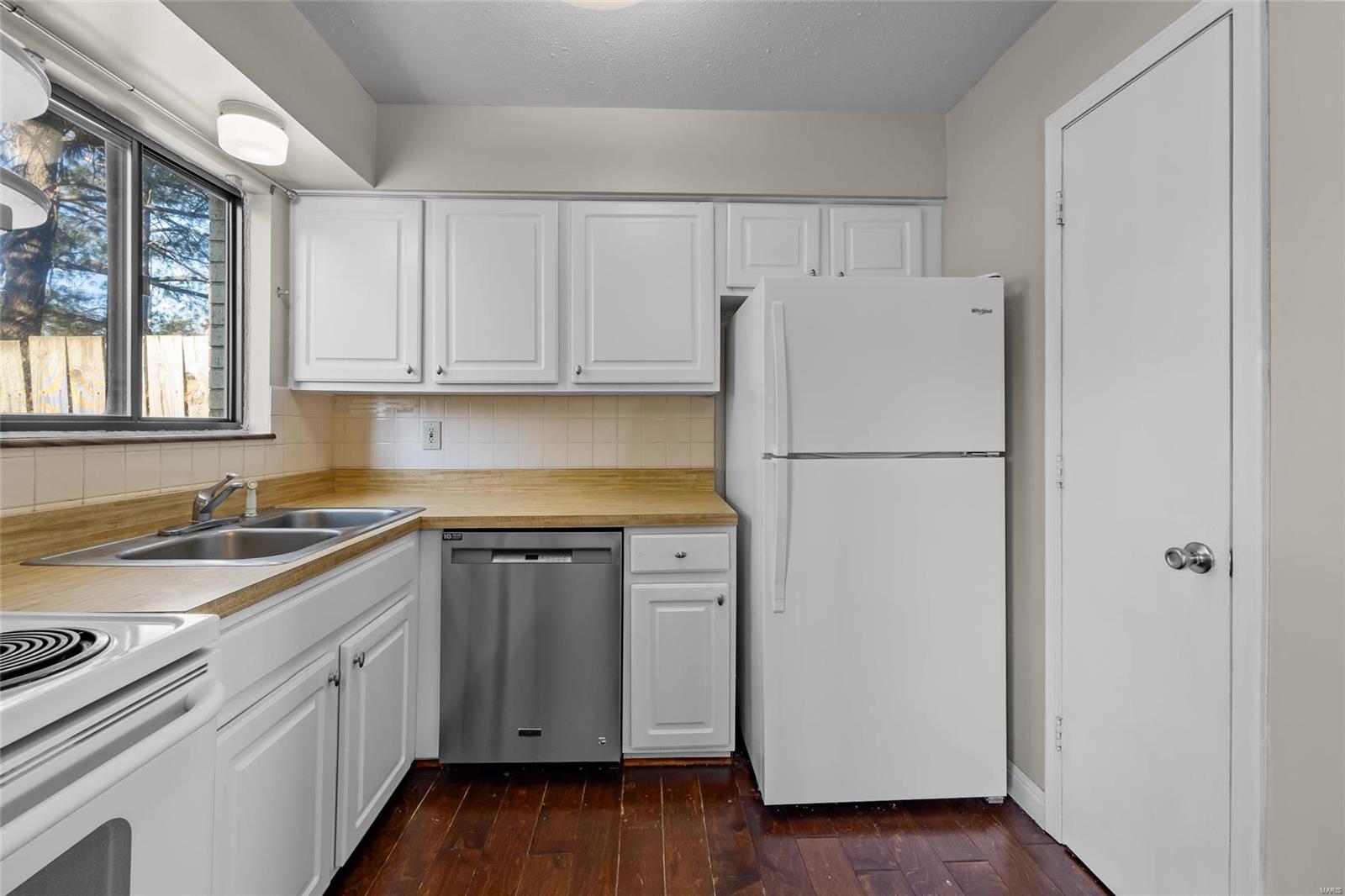 879 Portsdown Road Ballwin, MO 63011 - Photo 13 of 39