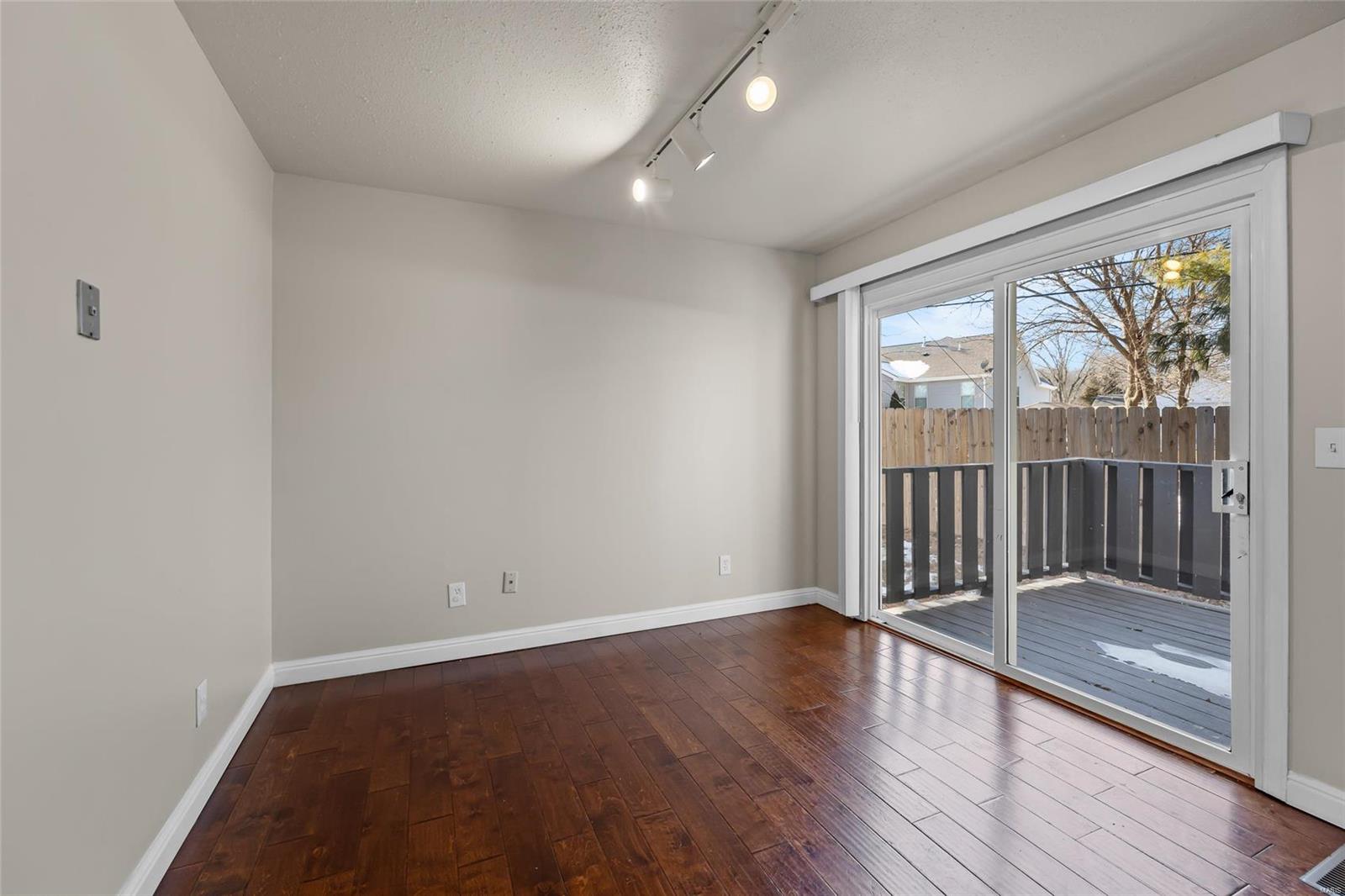 879 Portsdown Road Ballwin, MO 63011 - Photo 14 of 39