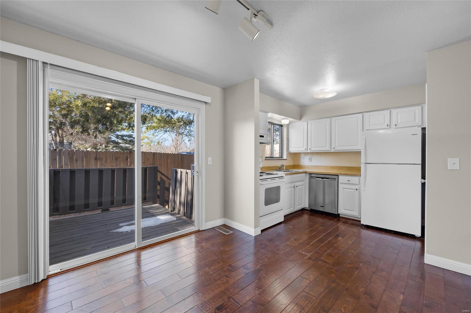 879 Portsdown Road Ballwin, MO 63011 - Photo 15 of 39