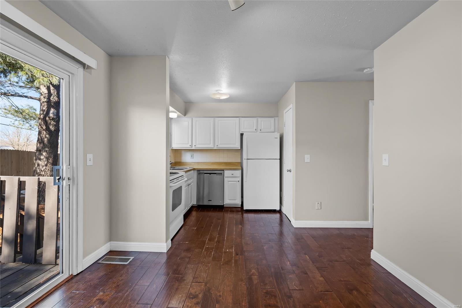 879 Portsdown Road Ballwin, MO 63011 - Photo 18 of 39