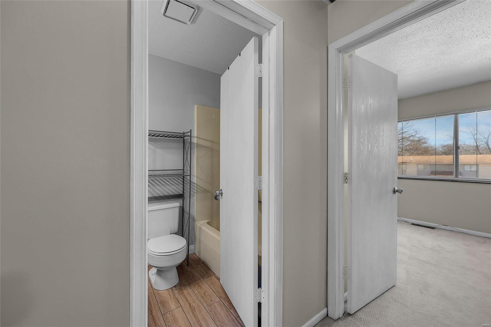 879 Portsdown Road Ballwin, MO 63011 - Photo 19 of 39