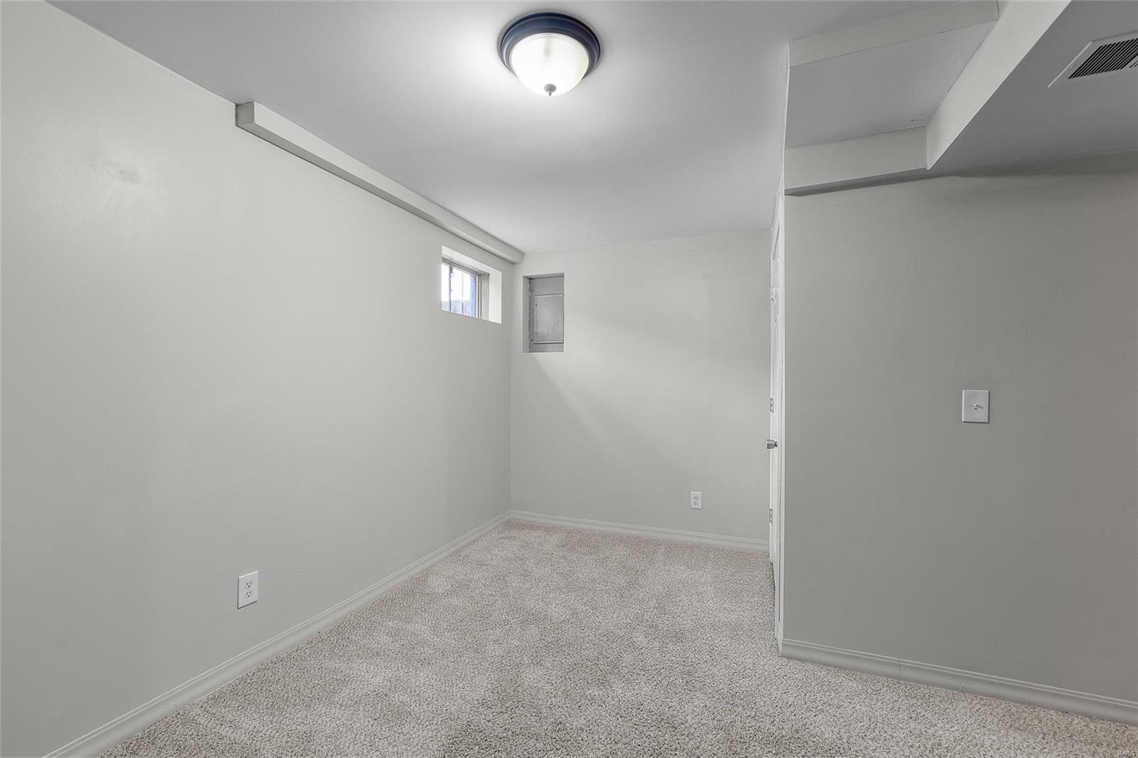 879 Portsdown Road Ballwin, MO 63011 - Photo 27 of 39