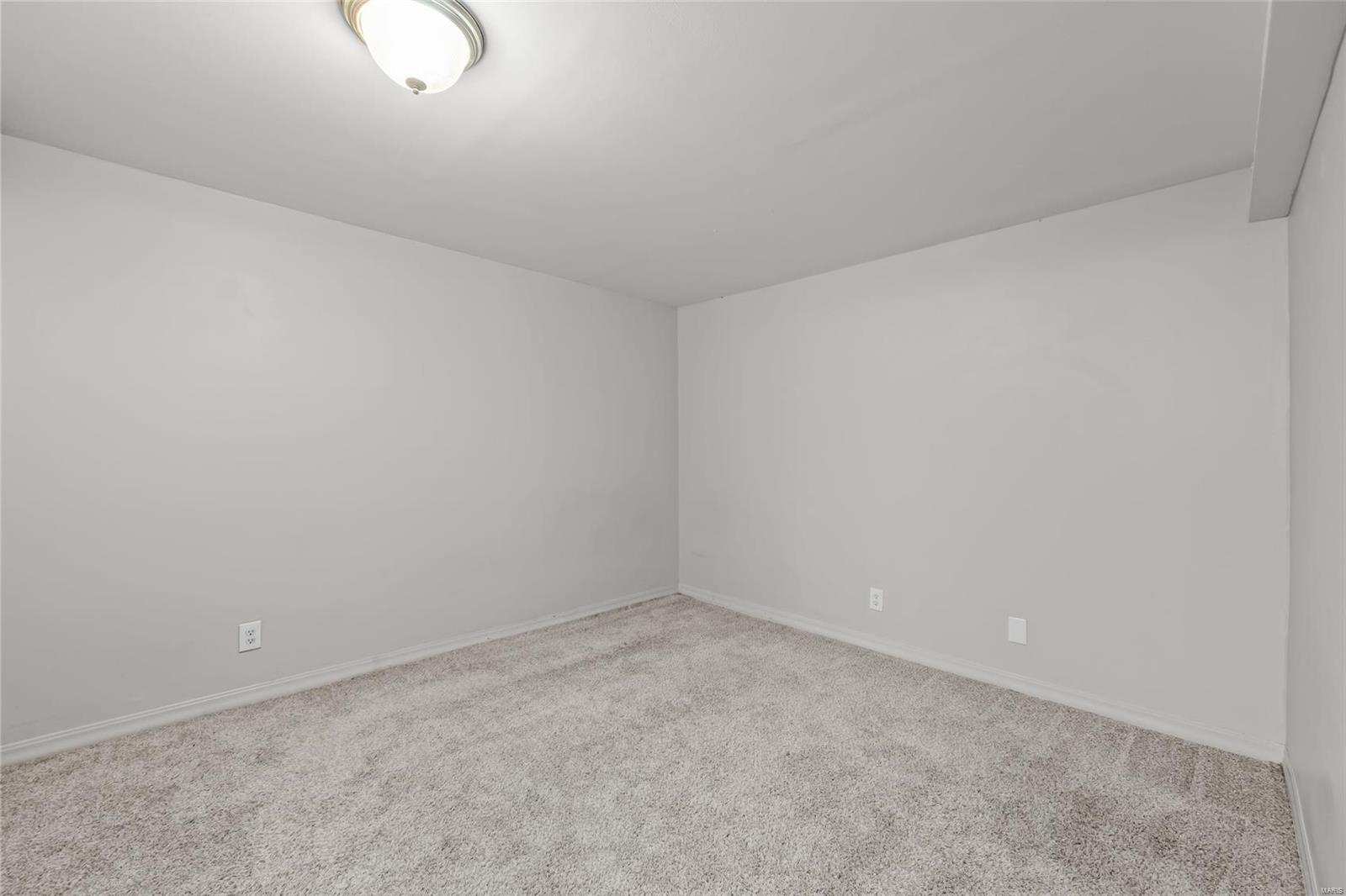 879 Portsdown Road Ballwin, MO 63011 - Photo 29 of 39