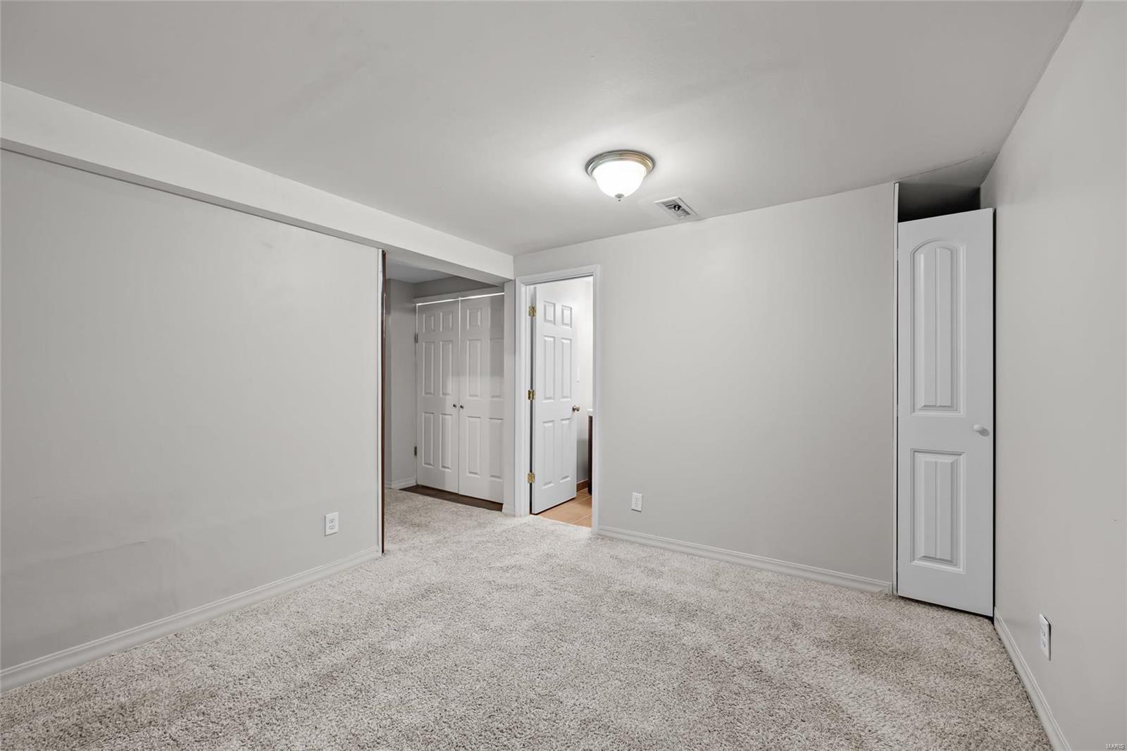 879 Portsdown Road Ballwin, MO 63011 - Photo 30 of 39