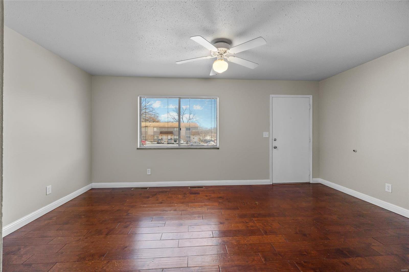 879 Portsdown Road Ballwin, MO 63011 - Photo 7 of 39