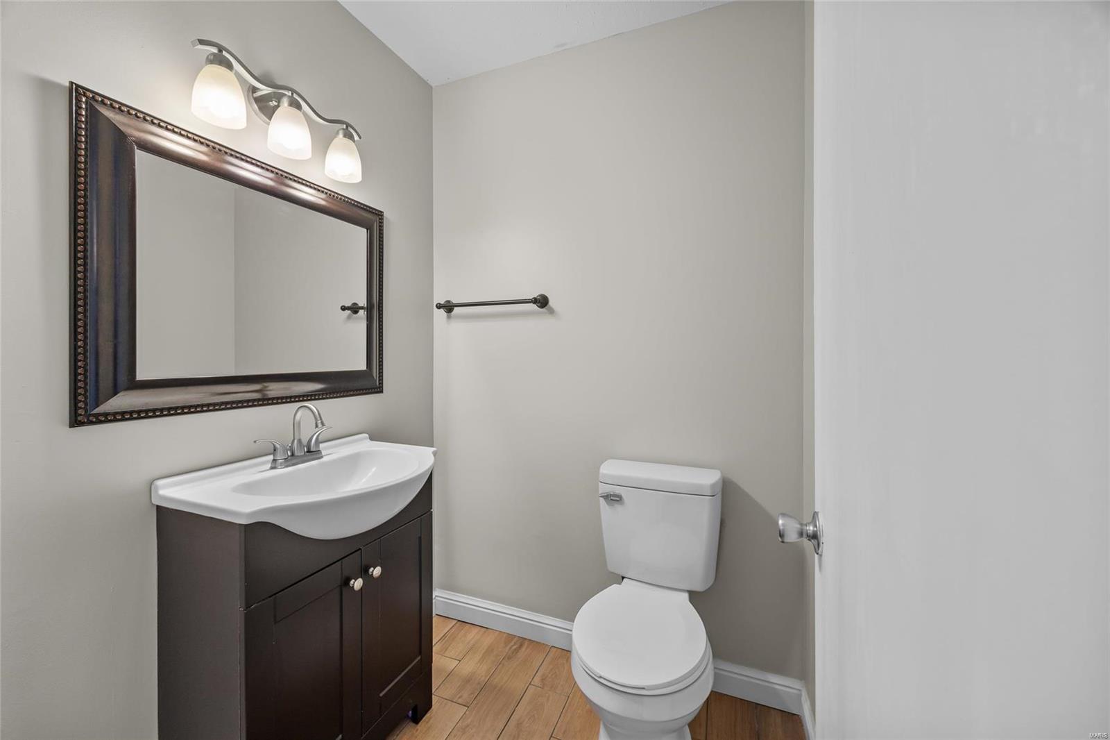 879 Portsdown Road Ballwin, MO 63011 - Photo 9 of 39