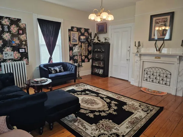 $2,200 | 445 Beech Street, Unit 1, Boston, MA 02131