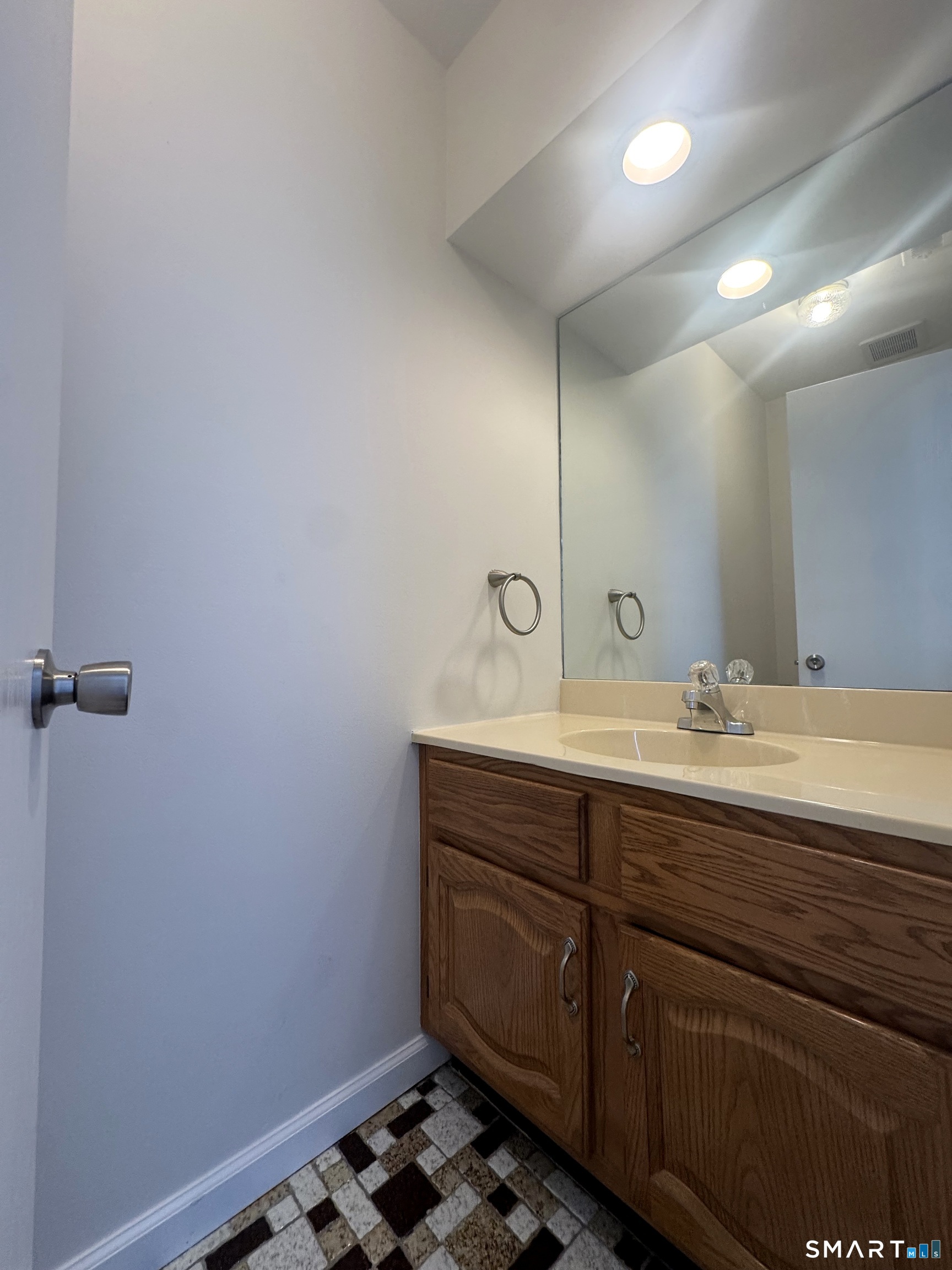 9 Woodhill Road, Unit 9 Milford, CT 06461 - Photo 18 of 25